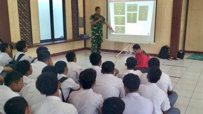 Danramil Sosialisasikan Rekrutmen TNI AD di SMAN 1 Nogosari