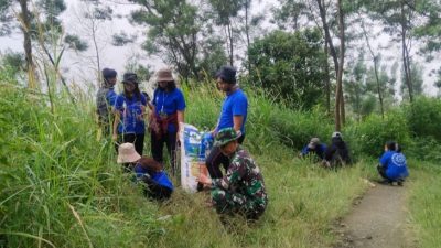 Babinsa Selo dan Mahasiswa Salatiga Hijaukan Lereng Merbabu, Tangkal Longsor dan Lestarikan Alam