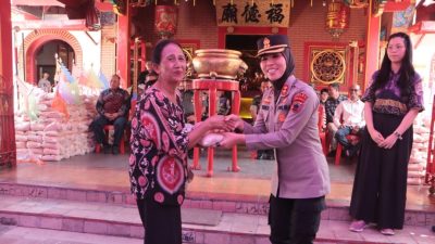 Bakti Sosial Kelenteng Hok Tek Bio Salatiga Bagikan 600 Paket Beras pada Peringatan King Ho Peng 2576/2025