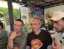 Meski Dihadang Puluhan Relawan Jokowi, Mimbar Rakyat “Adili Jokowi – Makzulkan Gibran” di Solo Berlangsung Sukses